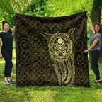 New Zealand Skull Darts Quilt Aotearoa Maori Chest Tattoo Stylized Gold - Aussie Hoodie