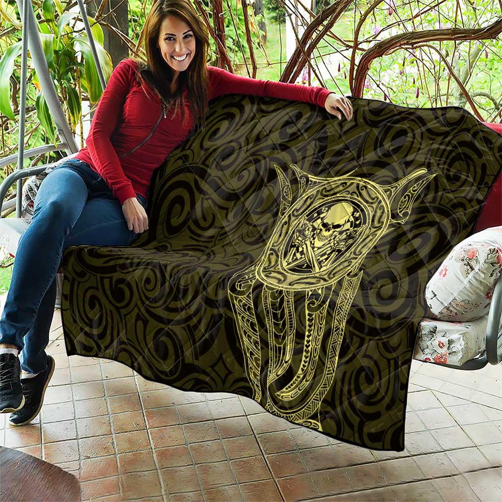 New Zealand Skull Darts Quilt Aotearoa Maori Chest Tattoo Stylized Gold - Aussie Hoodie