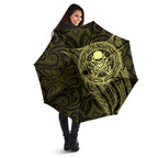 New Zealand Skull Darts Umbrella Aotearoa Maori Chest Tattoo Stylized Gold - Aussie Hoodie