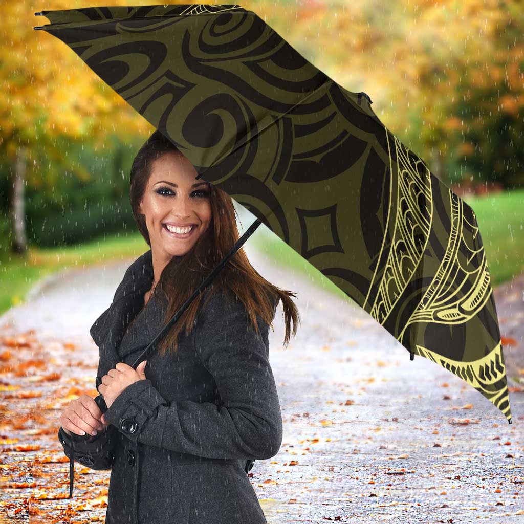 New Zealand Skull Darts Umbrella Aotearoa Maori Chest Tattoo Stylized Gold - Aussie Hoodie