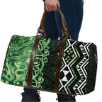 Green Aotearoa Travel Bag Taniko Motifs With Paua Shell Kowhaiwhai - Aussie Hoodie