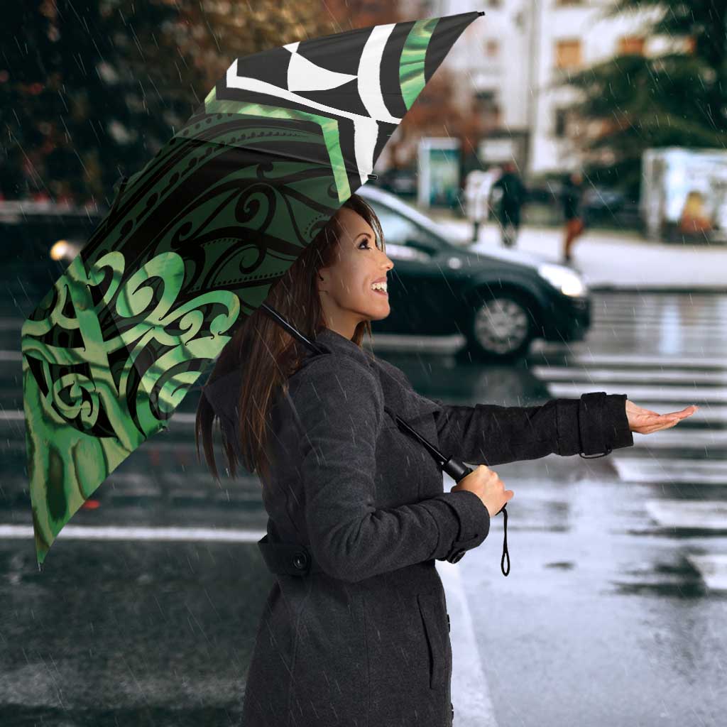 Green Aotearoa Umbrella Taniko Motifs With Paua Shell Kowhaiwhai - Aussie Hoodie