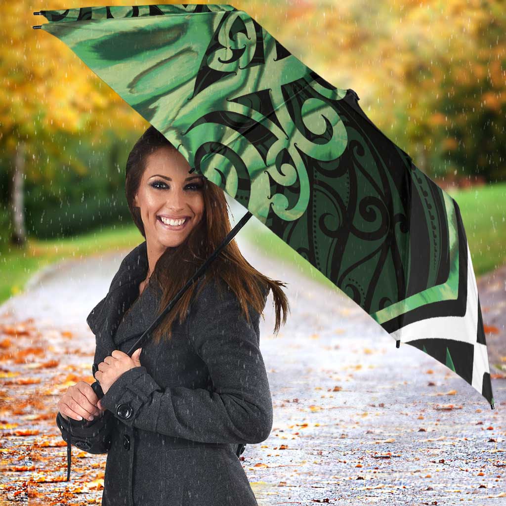 Green Aotearoa Umbrella Taniko Motifs With Paua Shell Kowhaiwhai - Aussie Hoodie