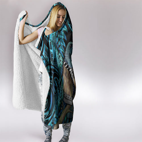 New Zealand Tui Bird Taiaha Hooded Blanket Maori Weapon Paua Shell Mix Silver Fern