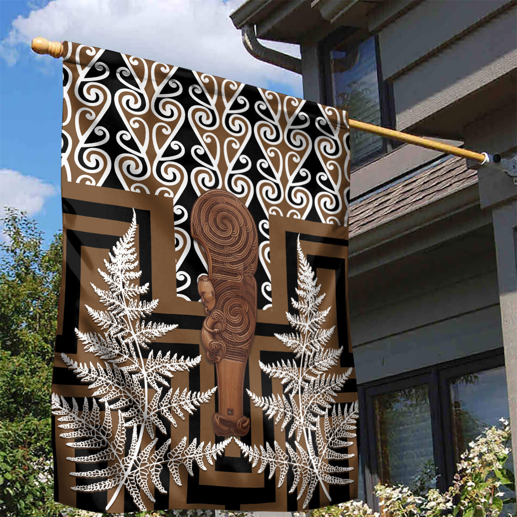 Wahaika New Zealand Garden Flag Maori Weapon Kowhaiwhai Fern Poutama Motifs