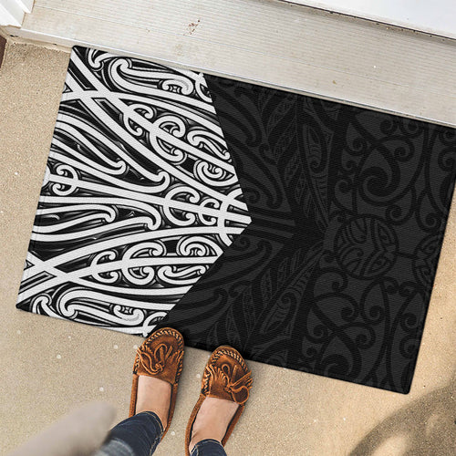 Black New Zealand Puhoro Maori Tattoo Rubber Doormat