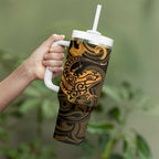 New Zealand Tuatara Tumbler With Handle Aotearoa Maori Clematis Flowers - Gold