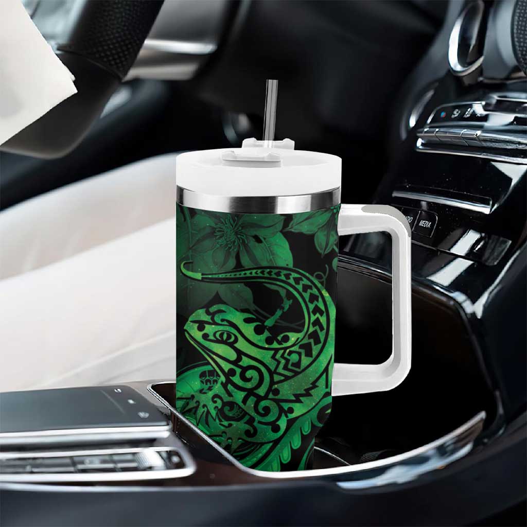 New Zealand Tuatara Tumbler With Handle Aotearoa Maori Clematis Flowers - Green