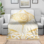 Gold White New Zealand Manta Ray Blanket Aotearoa Maori Haehae - Aussie Hoodie