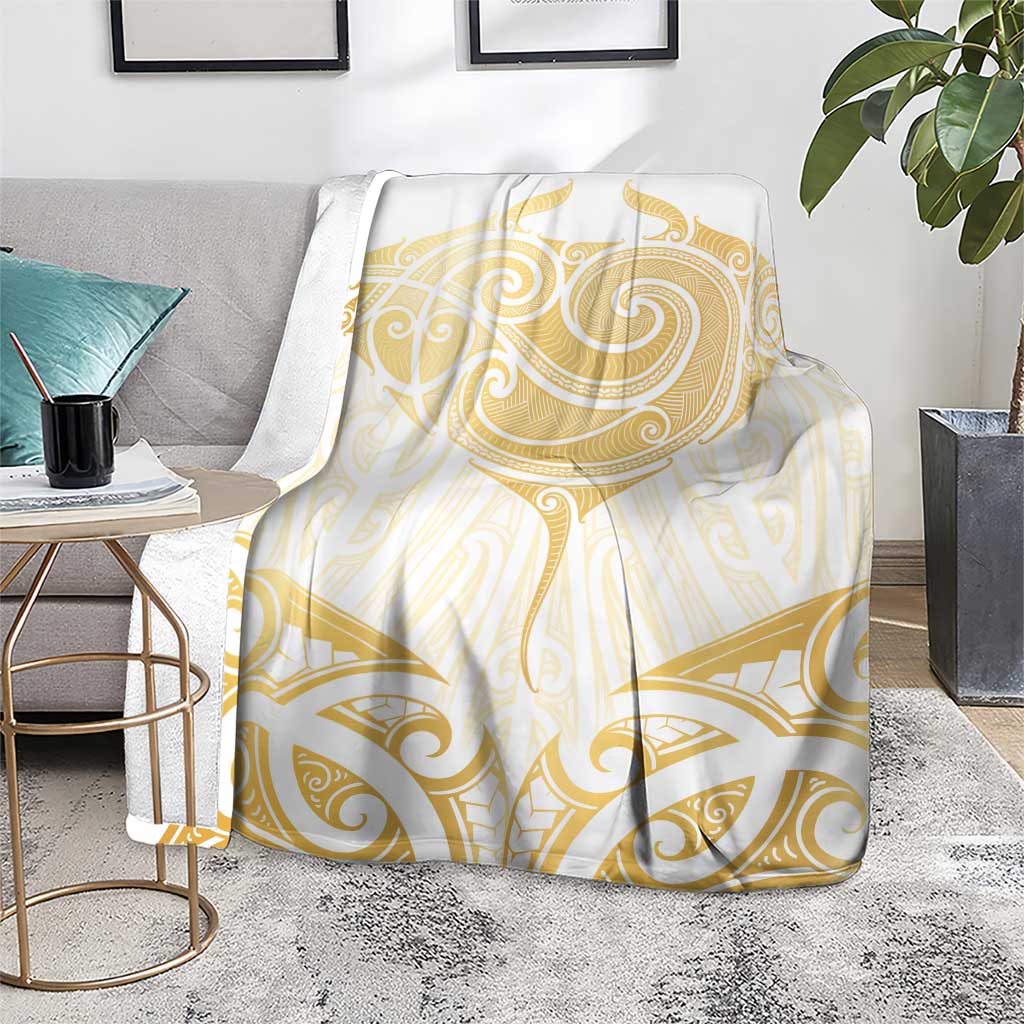 Gold White New Zealand Manta Ray Blanket Aotearoa Maori Haehae - Aussie Hoodie