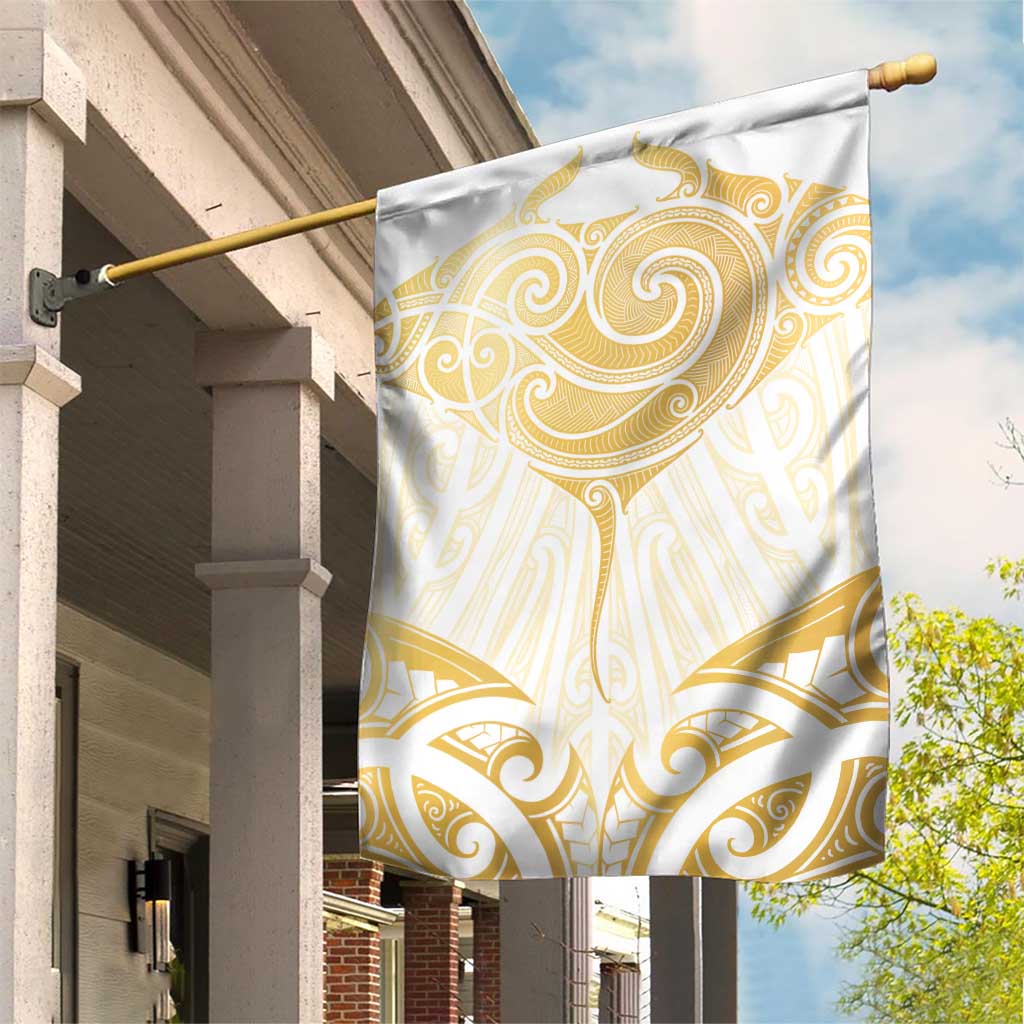Gold White New Zealand Manta Ray Garden Flag Aotearoa Maori Haehae - Aussie Hoodie
