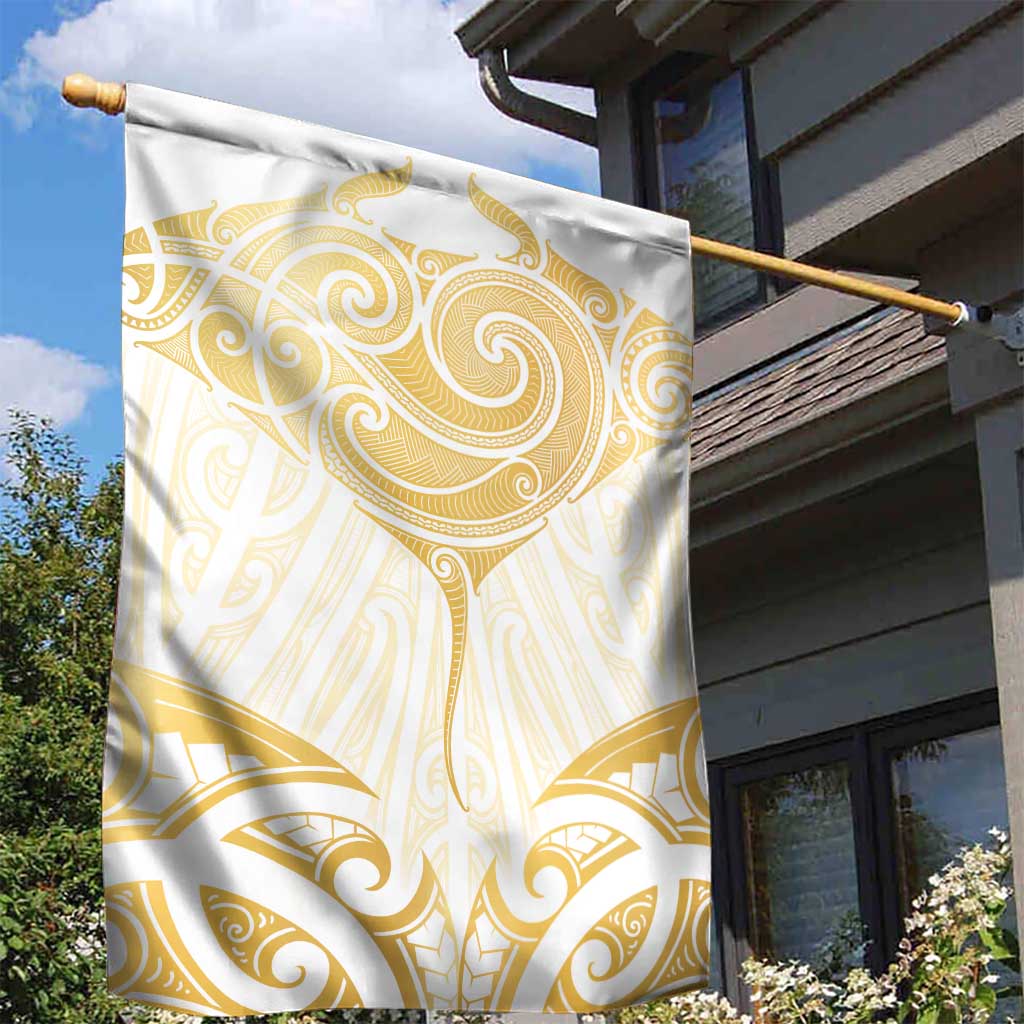 Gold White New Zealand Manta Ray Garden Flag Aotearoa Maori Haehae - Aussie Hoodie