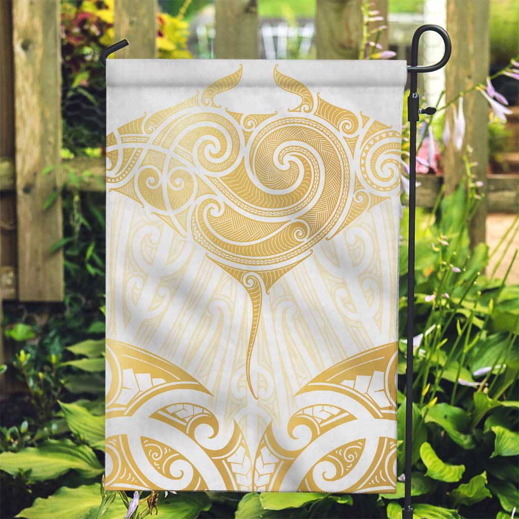 Gold White New Zealand Manta Ray Garden Flag Aotearoa Maori Haehae - Aussie Hoodie