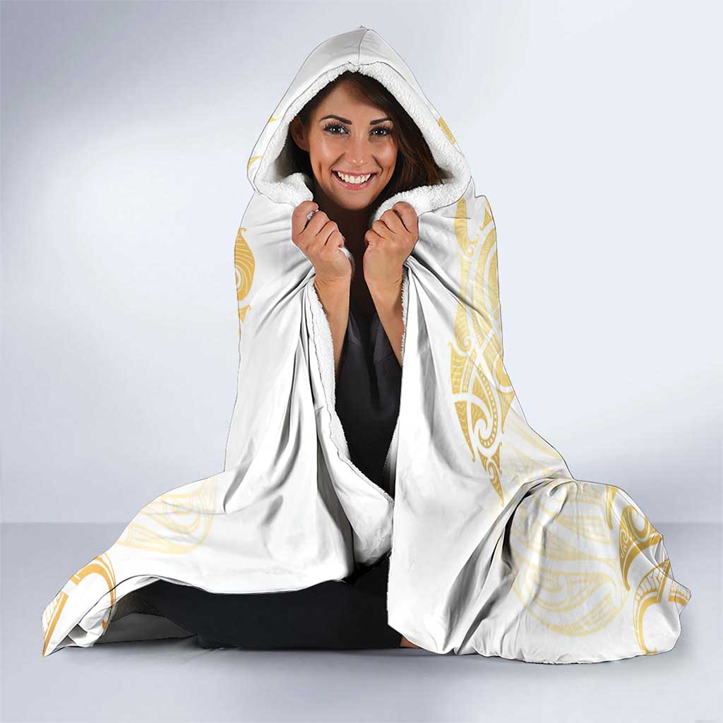 Gold White New Zealand Manta Ray Hooded Blanket Aotearoa Maori Haehae - Aussie Hoodie