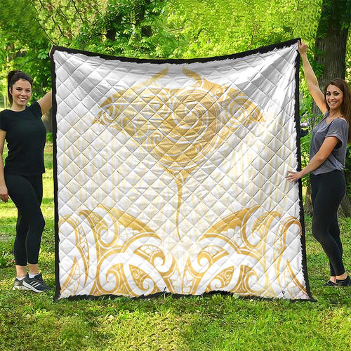 Gold White New Zealand Manta Ray Quilt Aotearoa Maori Haehae - Aussie Hoodie