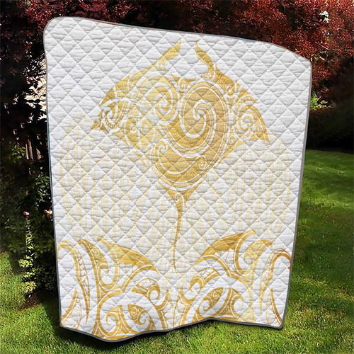 Gold White New Zealand Manta Ray Quilt Aotearoa Maori Haehae - Aussie Hoodie