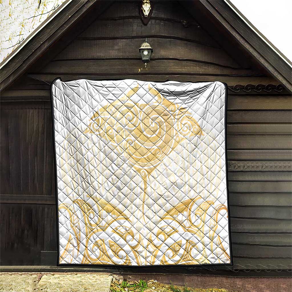 Gold White New Zealand Manta Ray Quilt Aotearoa Maori Haehae - Aussie Hoodie