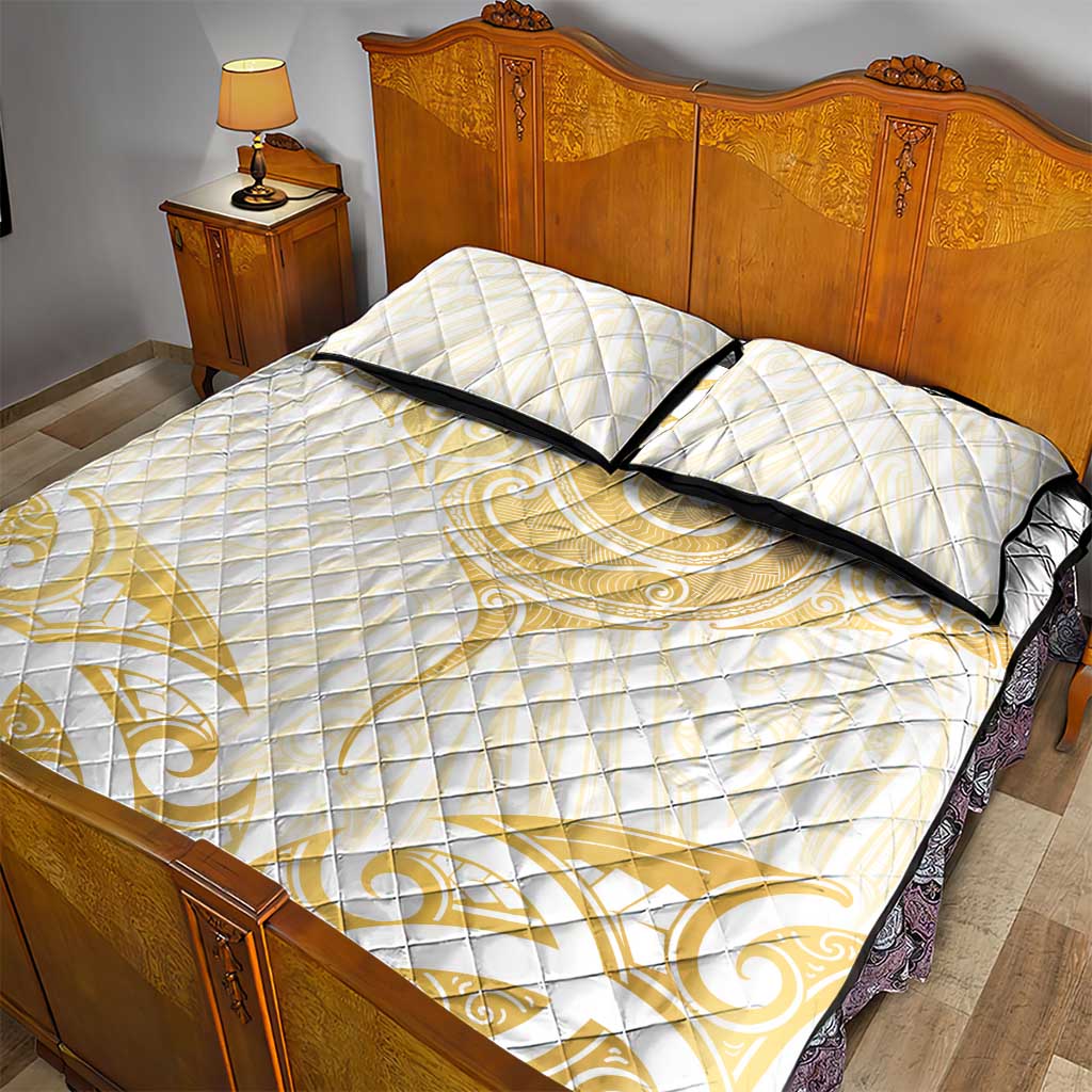Gold White New Zealand Manta Ray Quilt Bed Set Aotearoa Maori Haehae - Aussie Hoodie