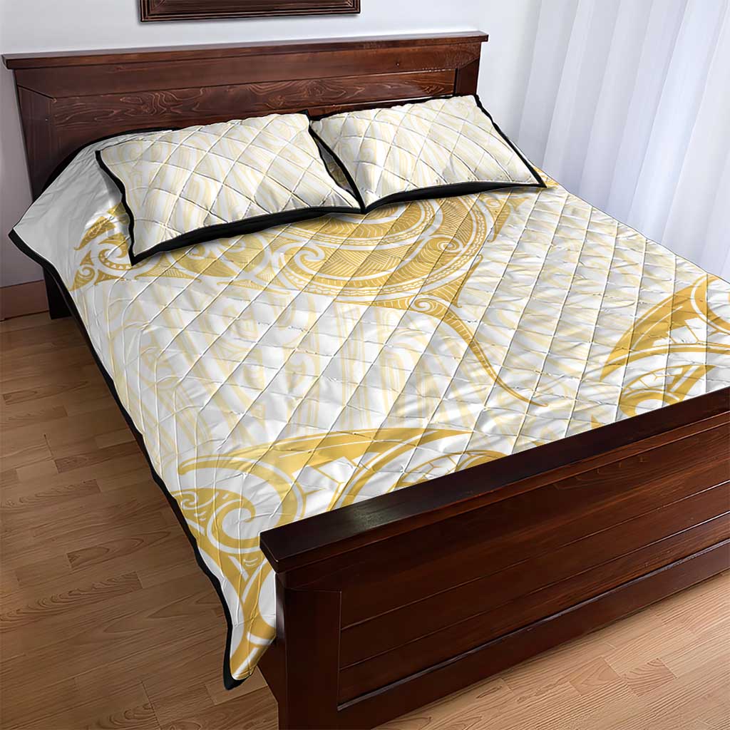 Gold White New Zealand Manta Ray Quilt Bed Set Aotearoa Maori Haehae - Aussie Hoodie