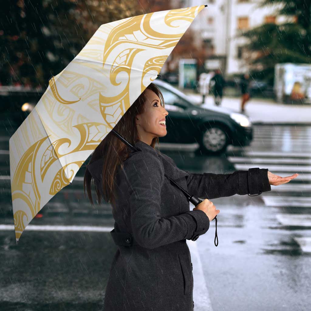 Gold White New Zealand Manta Ray Umbrella Aotearoa Maori Haehae - Aussie Hoodie