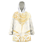 Gold White New Zealand Manta Ray Wearable Blanket Hoodie Aotearoa Maori Haehae - Aussie Hoodie