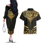 Gold Black New Zealand Manta Ray Couples Matching Off The Shoulder Long Sleeve Dress and Hawaiian Shirt Aotearoa Maori Haehae - Aussie Hoodie