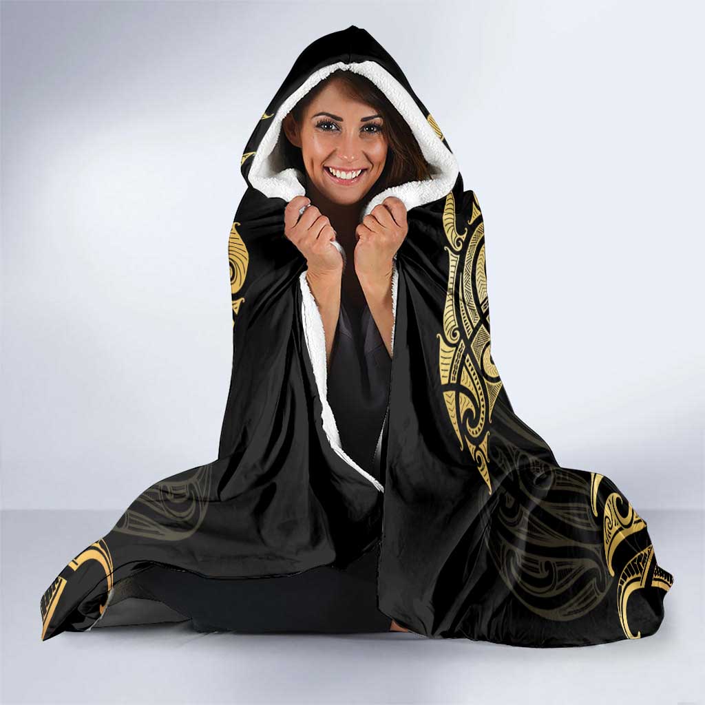 Gold Black New Zealand Manta Ray Hooded Blanket Aotearoa Maori Haehae - Aussie Hoodie