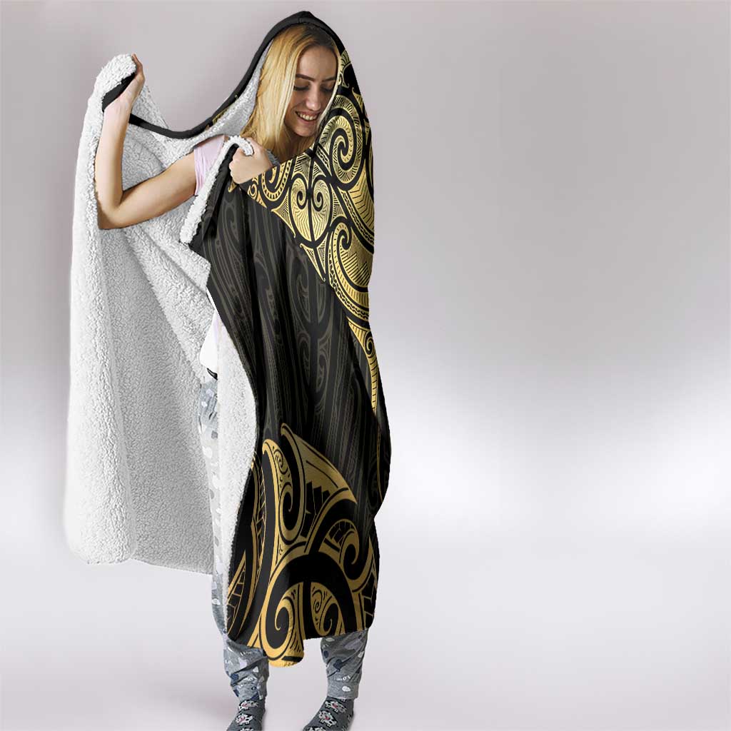 Gold Black New Zealand Manta Ray Hooded Blanket Aotearoa Maori Haehae - Aussie Hoodie
