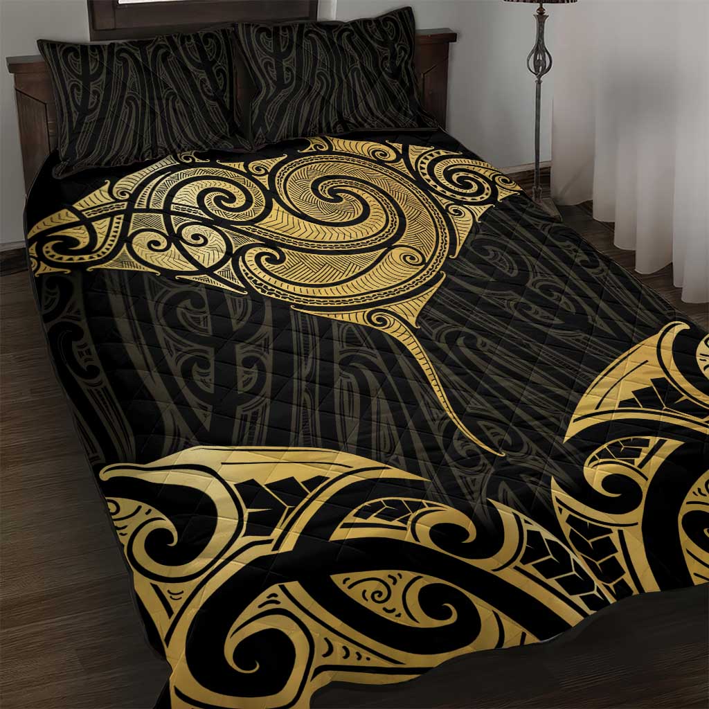 Gold Black New Zealand Manta Ray Quilt Bed Set Aotearoa Maori Haehae - Aussie Hoodie