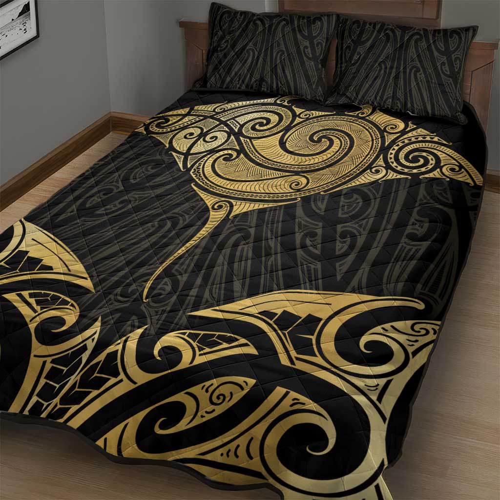 Gold Black New Zealand Manta Ray Quilt Bed Set Aotearoa Maori Haehae - Aussie Hoodie