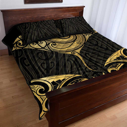 Gold Black New Zealand Manta Ray Quilt Bed Set Aotearoa Maori Haehae - Aussie Hoodie