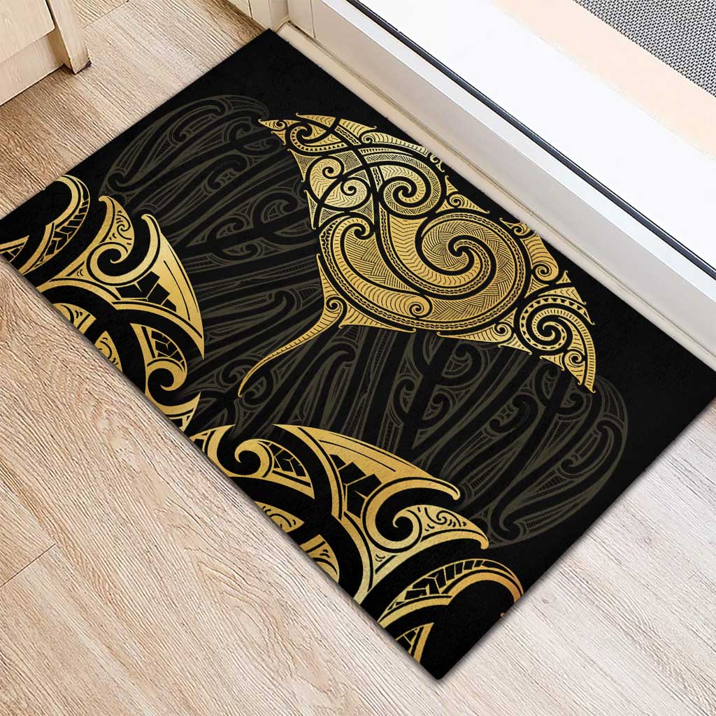 Gold Black New Zealand Manta Ray Rubber Doormat Aotearoa Maori Haehae - Aussie Hoodie