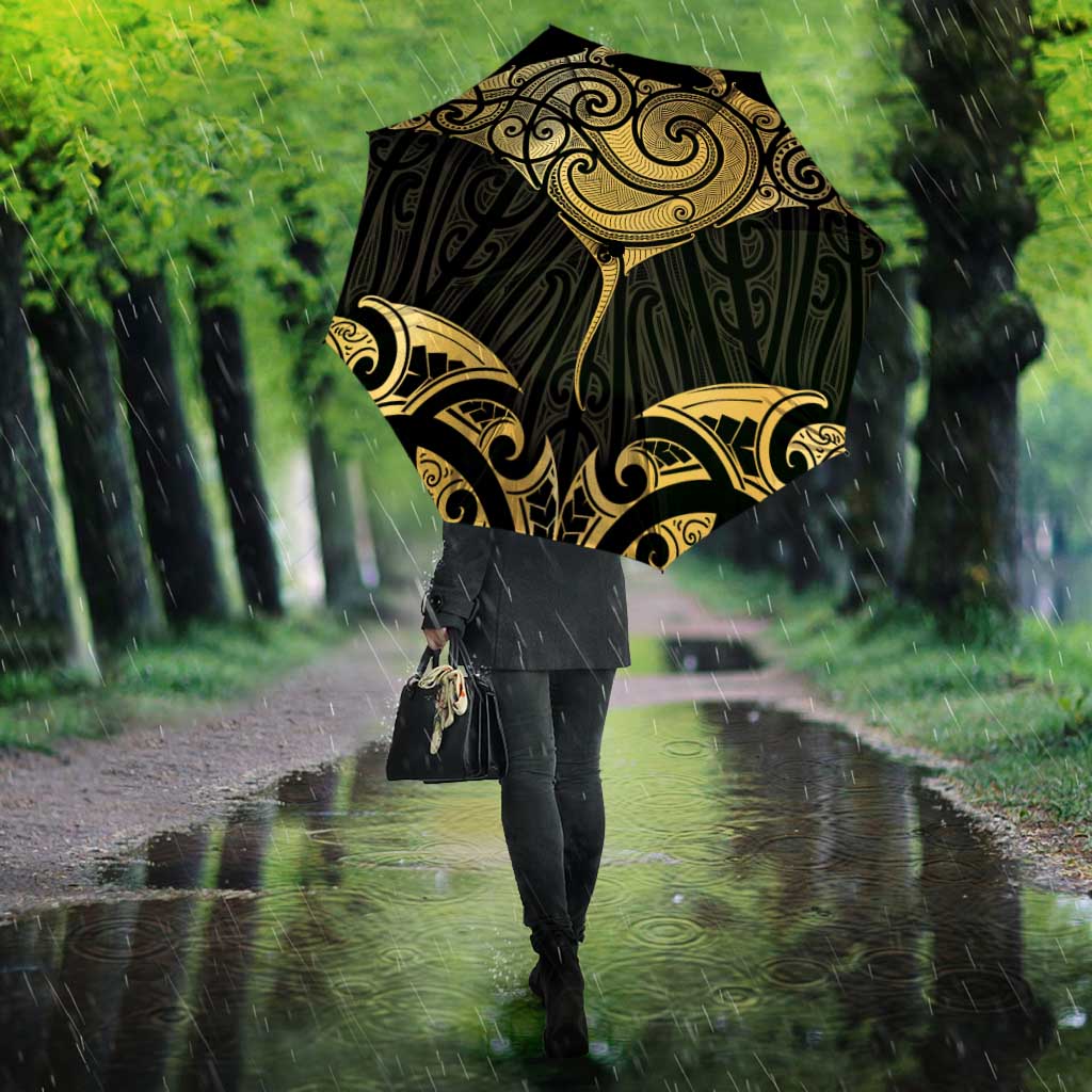 Gold Black New Zealand Manta Ray Umbrella Aotearoa Maori Haehae - Aussie Hoodie