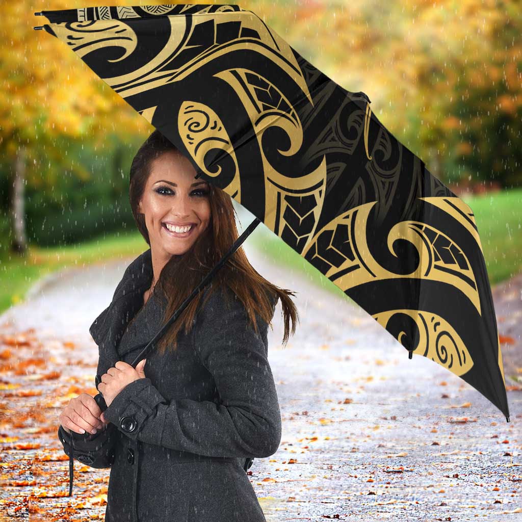 Gold Black New Zealand Manta Ray Umbrella Aotearoa Maori Haehae - Aussie Hoodie