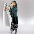 New Zealand Sulphur-crested Cockatoo Hooded Blanket Aotearoa Maori Mix Paua Shell
