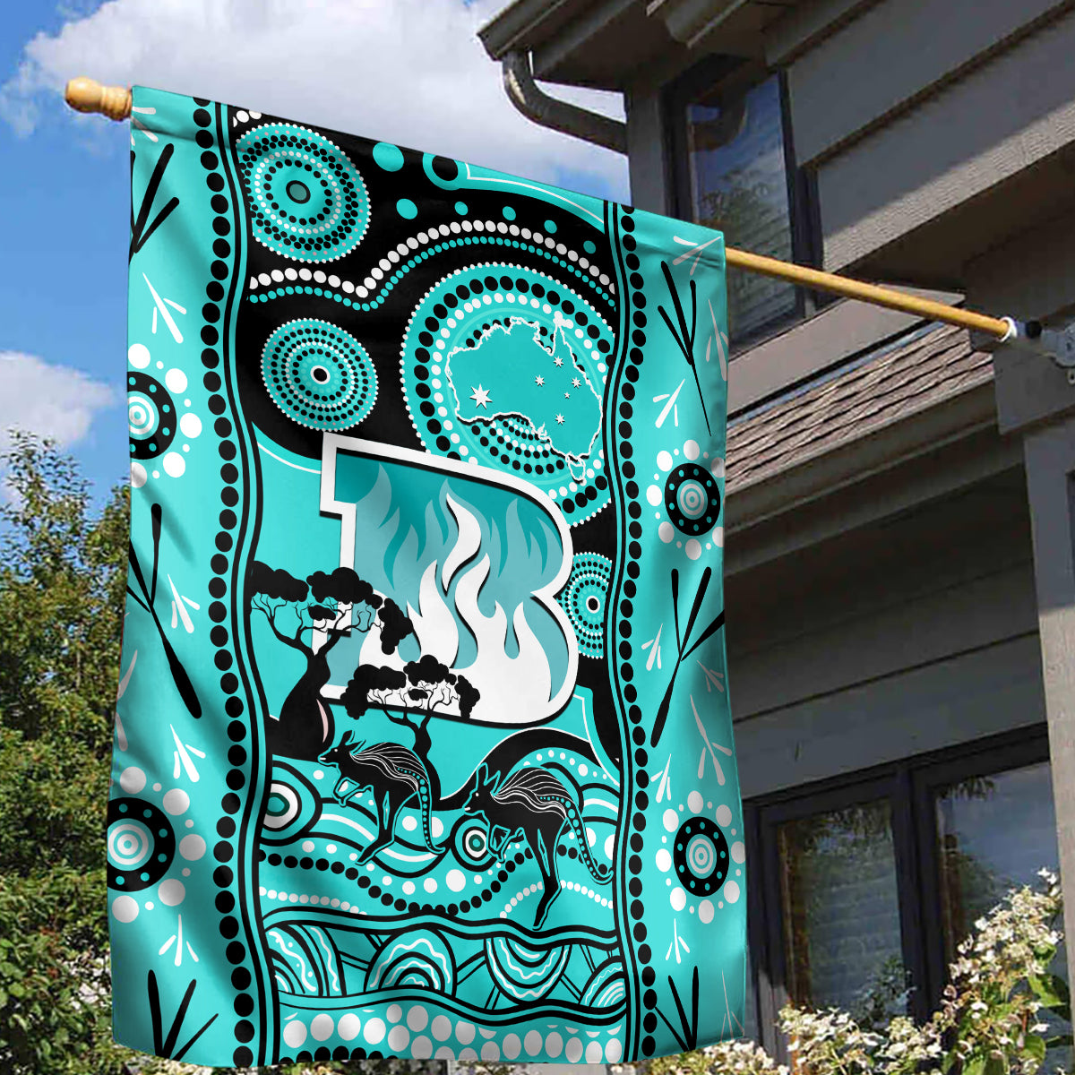 brisbane-heat-cricket-garden-flag-happy-australia-day-aboriginal-art