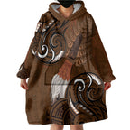 New Zealand Taiaha Wearable Blanket Hoodie Maori Weapon Silver Fern Maori Pattern