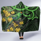 New Zealand Parakeet Bird Hooded Blanket Maori Kakariki Kowhai Maori Pattern