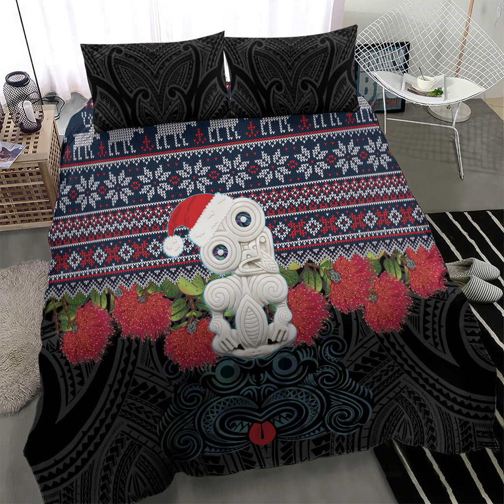 New Zealand Hei Tiki Christmas In July Bedding Set Pohutukawa Santa Xmas Polynesian Pattern