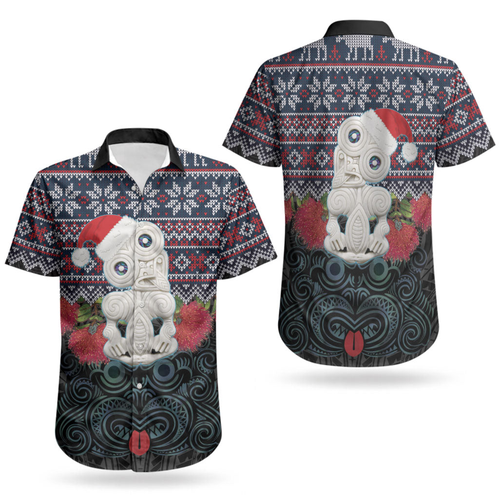 New Zealand Hei Tiki Christmas In July Couples Matching Off Shoulder Short Dress and Hawaiian Shirt Pohutukawa Santa Xmas Polynesian Pattern LT22
