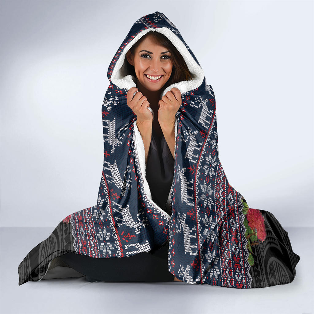 New Zealand Hei Tiki Christmas In July Hooded Blanket Pohutukawa Santa Xmas Polynesian Pattern
