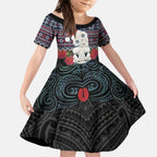 New Zealand Hei Tiki Christmas In July Kid Short Sleeve Dress Pohutukawa Santa Xmas Polynesian Pattern