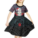 New Zealand Hei Tiki Christmas In July Kid Short Sleeve Dress Pohutukawa Santa Xmas Polynesian Pattern