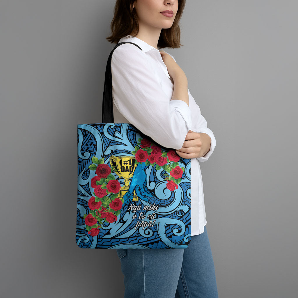 New Zealand Father's Day Tote Bag Best Dad Trophy Red Rose Maori Pattern
