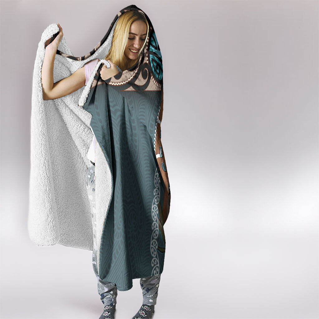 New Zealand Tui Bird Maripi Hooded Blanket Maori Weapon Kowhaiwhai Pattern