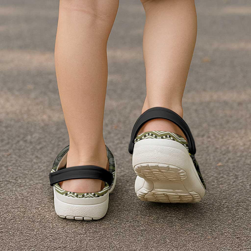 New Zealand Aotearoa Clogs Shoes Yellow Taniko Art Maori Pattern - Aussie Hoodie