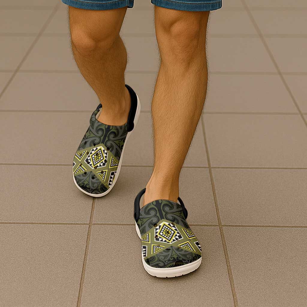 New Zealand Aotearoa Clogs Shoes Yellow Taniko Art Maori Pattern - Aussie Hoodie