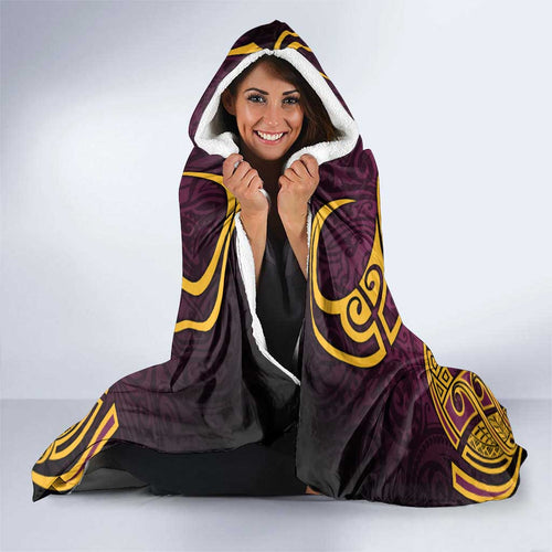 Brisbane Broncos Rugby Hooded Blanket Polynesian Tribal Pattern Warrior Horse Maroon Gold Pattern