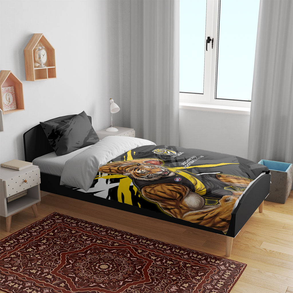 Richmond Football Club Bedding Set Tigers Muscular Mascot Graphic - Abstract Paint Splatter Art