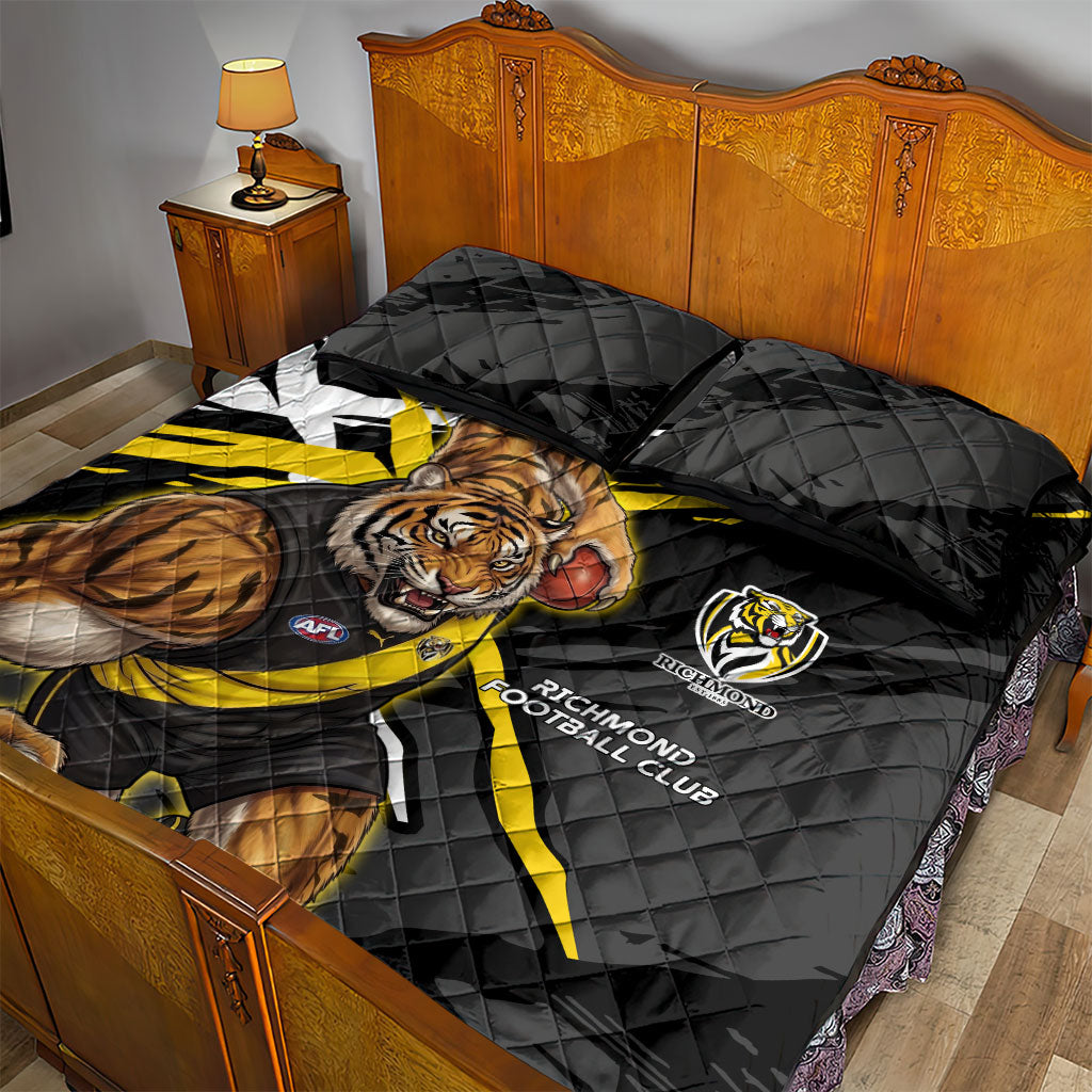Richmond Football Club Quilt Bed Set Tigers Muscular Mascot Graphic - Abstract Paint Splatter Art